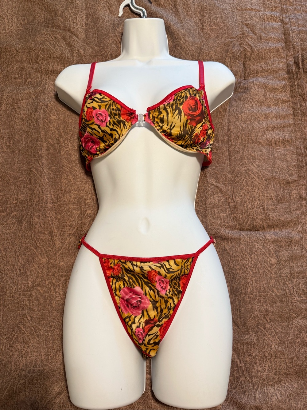 Red Vintage Rose & Animal Print Lingerie Set Bra & Thong Ensemble Y2K Vibe Sz34C